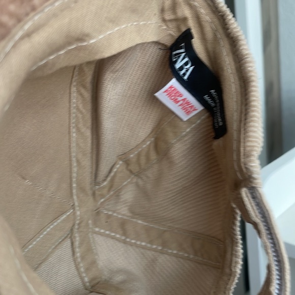 Zara baby boy Corduroy cap with pompoms - Picture 5 of 5